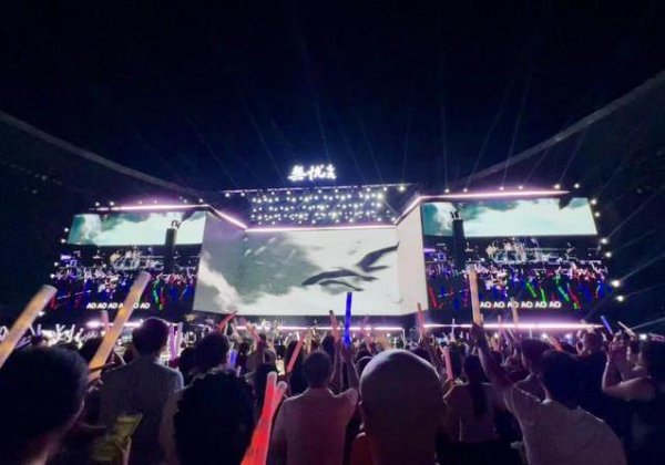 万通资本 张信哲嗓音引万人合唱，吴克群带全场起舞，汕头夏夜炸了？
